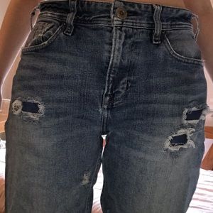 Ripped Guess Jeans! Low-Mid rise! Straight Leg!